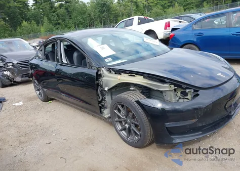 2018 Tesla Model 3 Long Range/Performance z USA, uszkodzony, nr VIN 5YJ3E1EB5JF103349